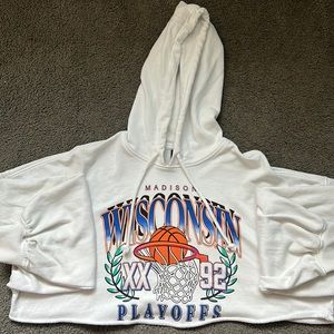 Cropped baggy sweatshirt